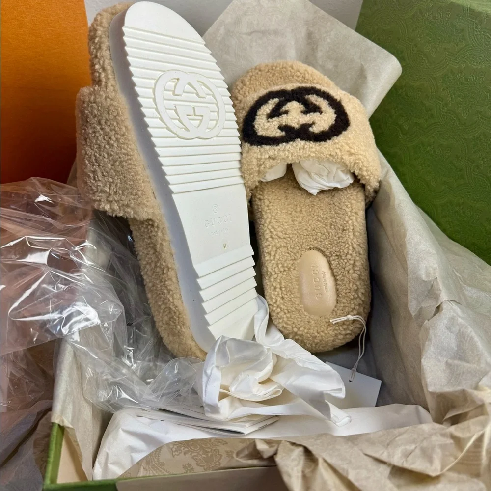New in Box▪️Gucci shearling slides - Picture 4 of 4
